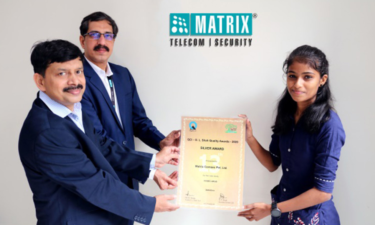 Devanand Nair - VP - Technologies and Products, Sumer Mehra - VP- Engineering, Matrix Comsec receiving the award