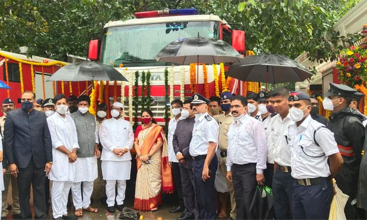 Rustomjee Group Handovers two high rise fire fighting vehicles (HRFFV) to Thane Municipal Corporation On The Occasion Of Independence Day