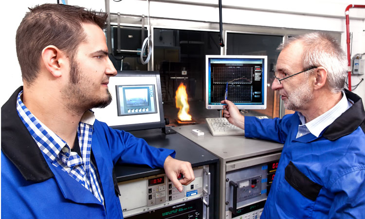 Self-test: Europe's largest institute for safety offers its new Guidelines for reliable FDAS self-test devices (pictured a test in the German VdS laboratories) free of charge.